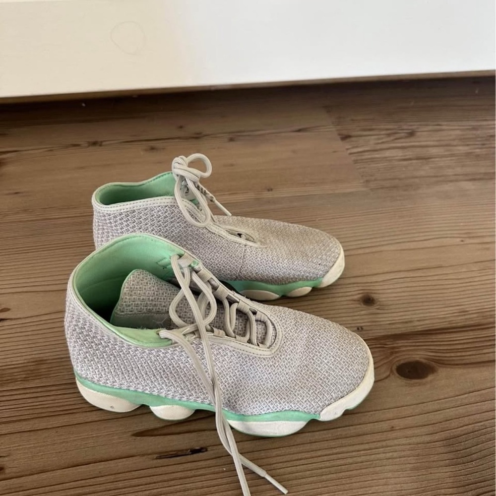 Jordan Horizon Green Glow